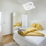 Heart Of Luxury With Amazing View Apartment